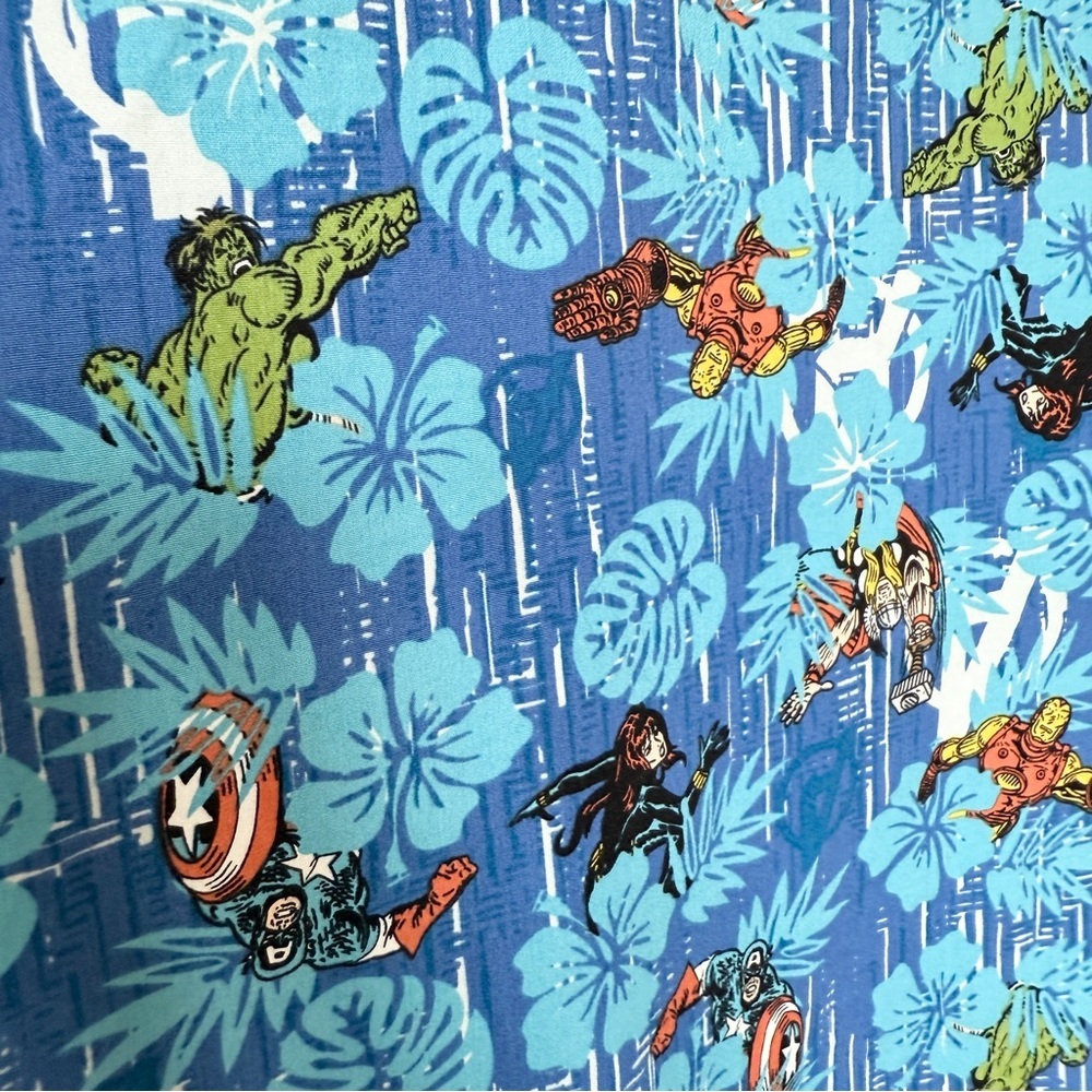 Marvel Avengers Men's Blue Graphic Print Hawaiian  Camp Collar Shirt Size L - Picture 10 of 13